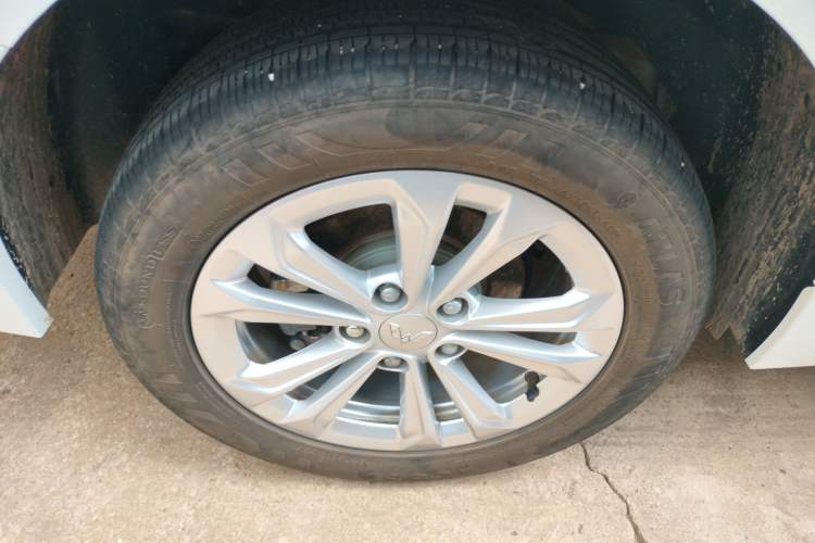 Used Wuling Jiachen 2022 1.5T Manual Comfort & Dynamic Version Right Rear Wheel Hub