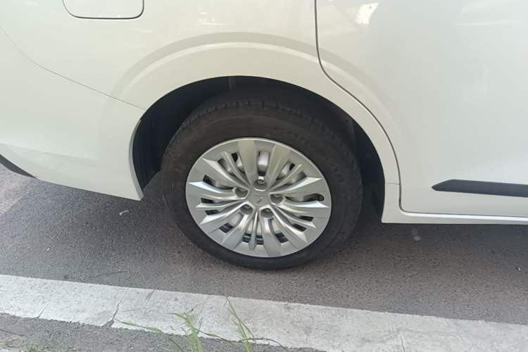 Used Wuling Jiachen 2022 1.5L Manual Enjoyment Elite Model Right Rear Wheel Hub