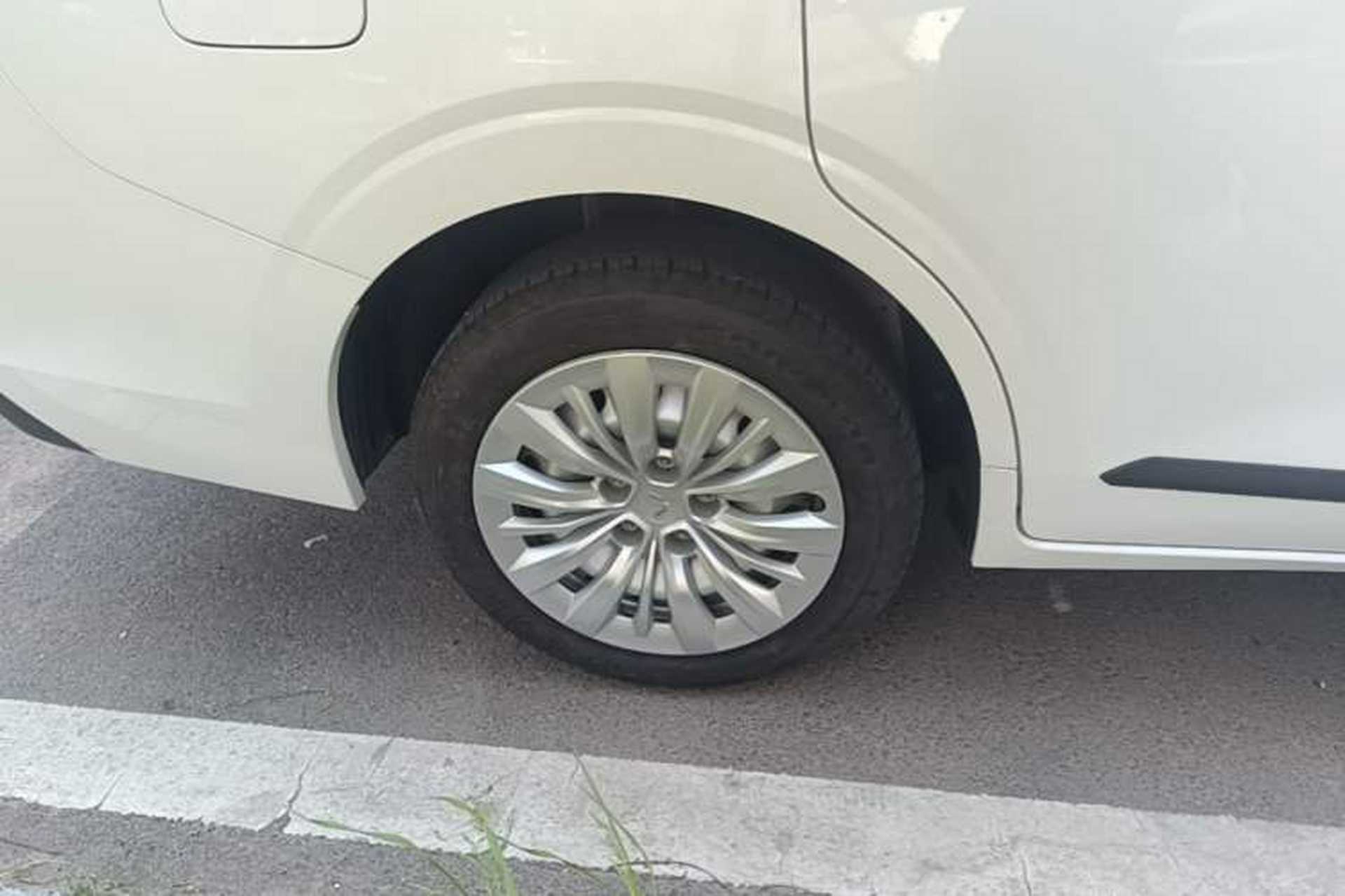 Used Wuling Jiachen 2022 1.5L Manual Enjoyment Elite Model Right Rear Wheel Hub