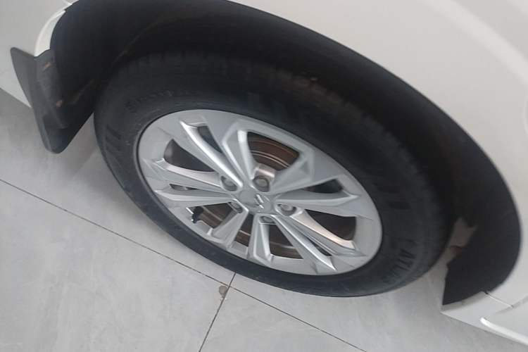 Used Wuling Jiachen 2022 1.5T CVT Smart Luxury Version Right Rear Wheel Hub