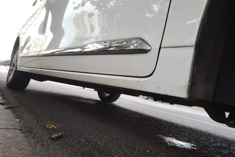 Used Wuling Jiachen 2022 1.5L Manual Comfort Edition Right Side Sill