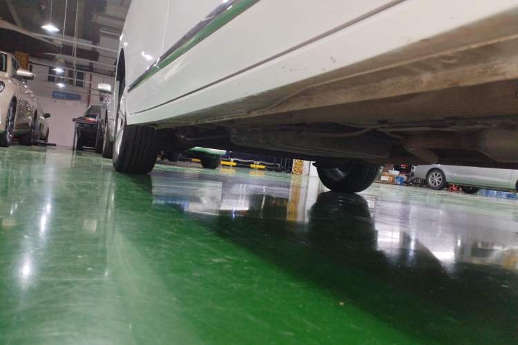 Used Wuling Jiachen 2022 1.5L Manual Comfort Edition Right Side Sill