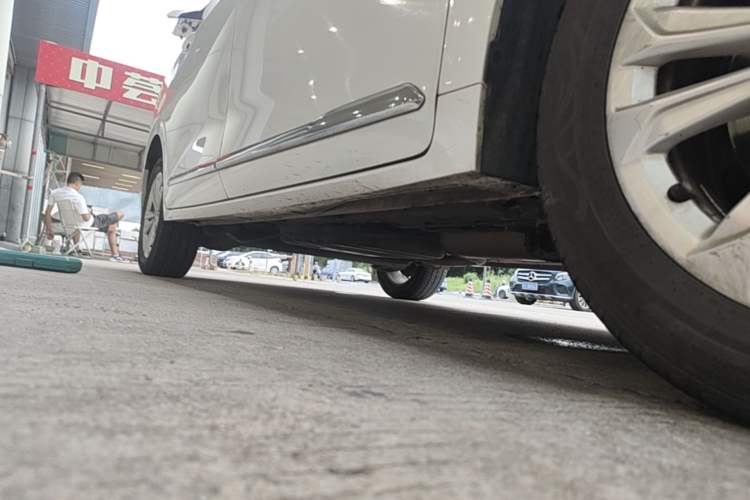 Used Wuling Jiachen 2022 1.5T Manual Comfort & Dynamic Version Right Side Sill