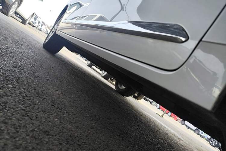 Used Wuling Jiachen 2022 1.5T Manual Light Enjoyment Dynamic Version Right Side Sill