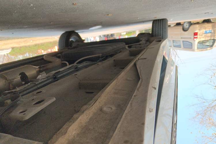 Used Wuling Jiachen 2022 1.5L Manual Comfort Edition Right Side Sill