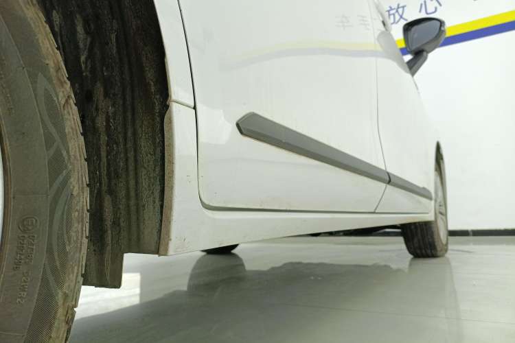 Used Wuling Jiachen 2022 1.5L Manual Enjoyment Elite Model Right Side Sill