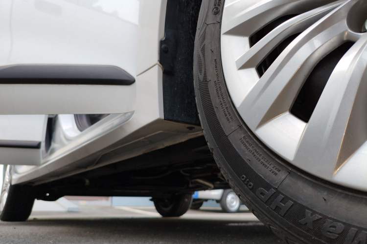 Used Wuling Jiachen 2022 1.5L Manual Enjoyment Elite Model Right Side Sill