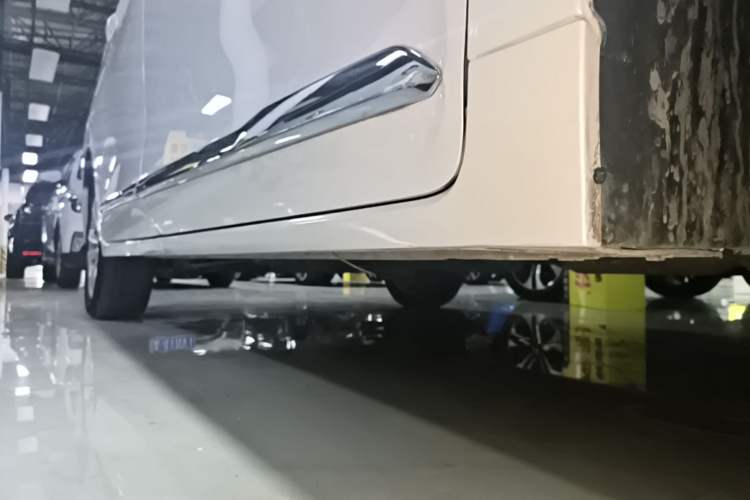 Used Wuling Jiachen 2022 1.5L Manual Comfort Edition Right Side Sill
