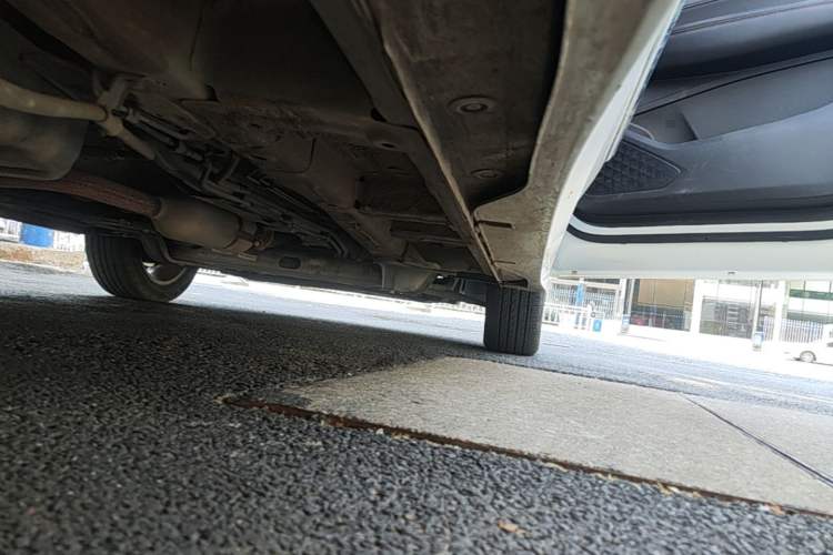 Used Wuling Jiachen 2022 1.5L Manual Light Comfort Edition Right Side Sill