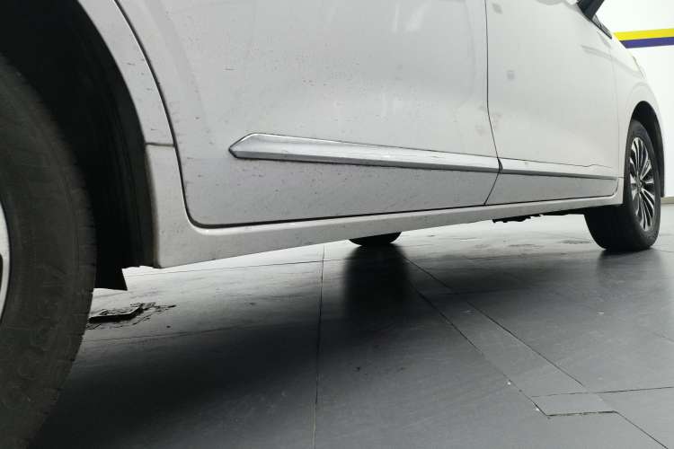 Used Wuling Jiachen 2022 1.5T CVT Deluxe Flagship Edition Right Side Sill