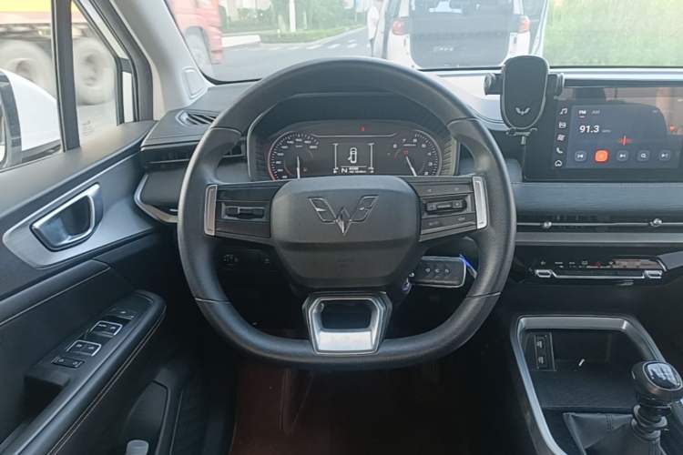 Used Wuling Jiachen 2022 1.5L Manual Light Comfort Edition Steering Wheel