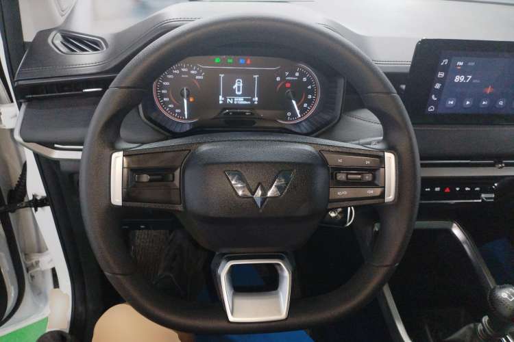 Used Wuling Jiachen 2022 1.5L Manual Comfort Edition Steering Wheel