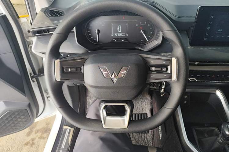 Used Wuling Jiachen 2022 1.5T Manual Light Enjoyment Dynamic Version Steering Wheel