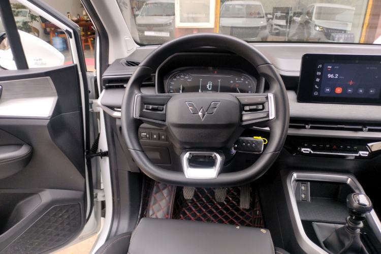 Used Wuling Jiachen 2022 1.5T Manual Comfort & Dynamic Version Steering Wheel