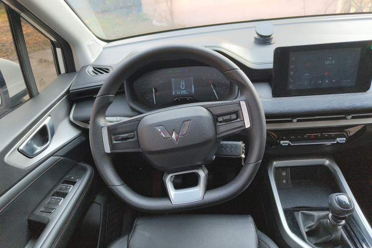 Used Wuling Jiachen 2022 1.5L Manual Comfort Edition Steering Wheel