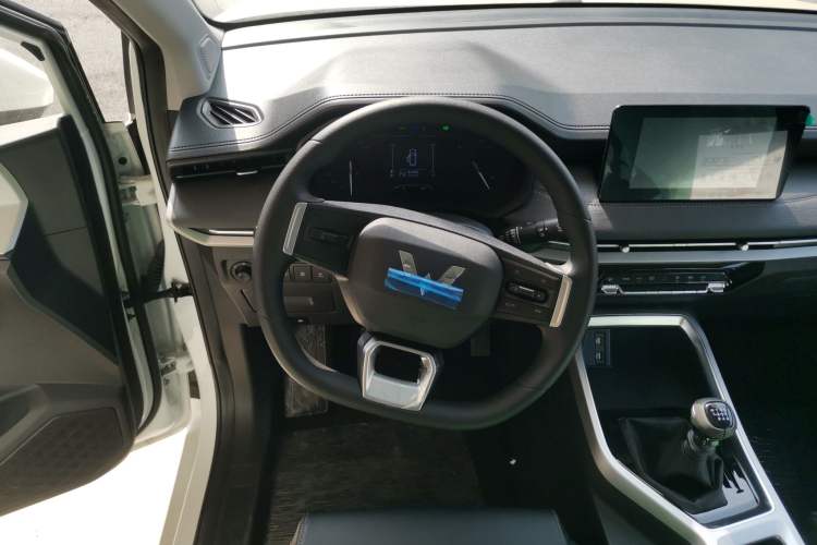 Used Wuling Jiachen 2022 1.5L Manual Comfort Edition Steering Wheel