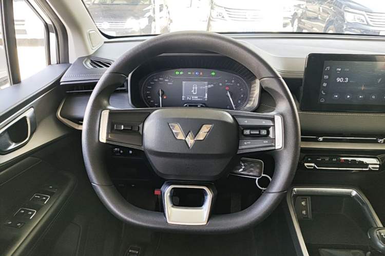 Used Wuling Jiachen 2022 1.5L Manual Comfort Edition Steering Wheel
