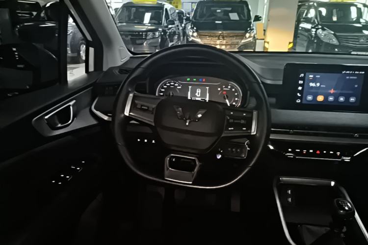 Used Wuling Jiachen 2022 1.5L Manual Comfort Edition Steering Wheel