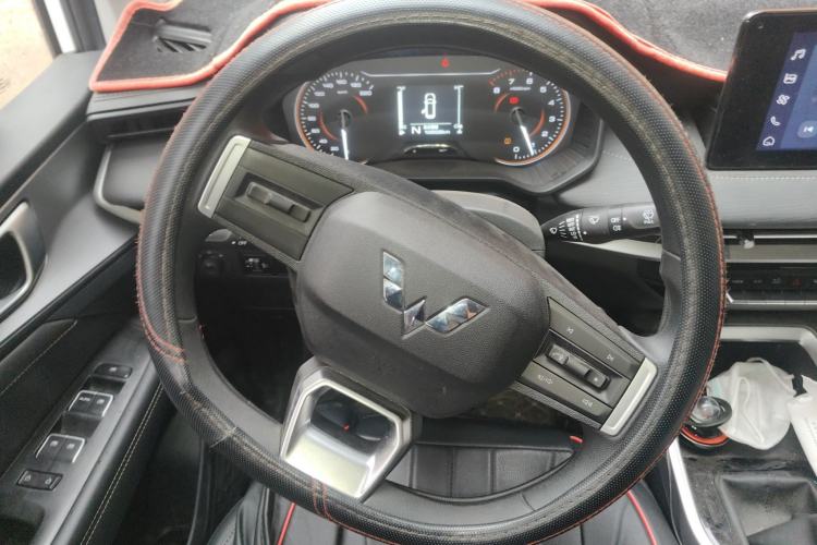 Used Wuling Jiachen 2022 1.5T Manual Light Enjoyment Dynamic Version Steering Wheel