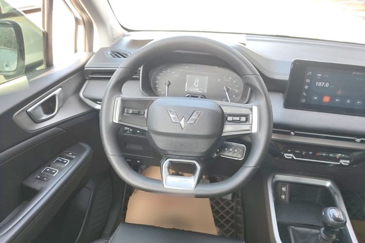 Used Wuling Jiachen 2022 1.5T Manual Light Enjoyment Dynamic Version Steering Wheel