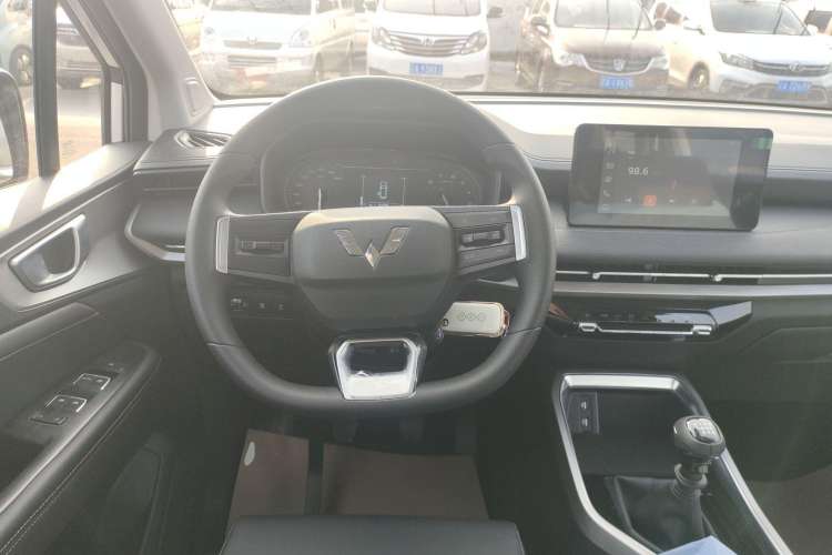 Used Wuling Jiachen 2022 1.5L Manual Comfort Edition Steering Wheel