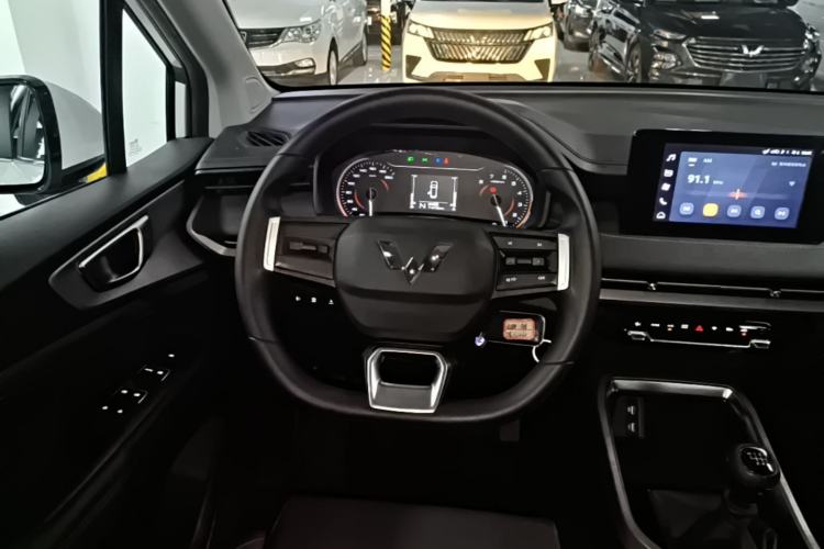 Used Wuling Jiachen 2022 1.5L Manual Comfort Edition Steering Wheel