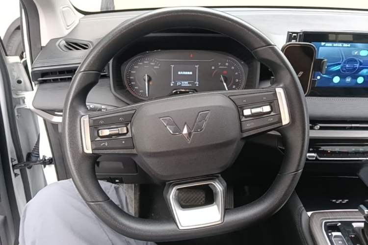 Used Wuling Jiachen 2022 1.5T CVT Smart Luxury Version Steering Wheel