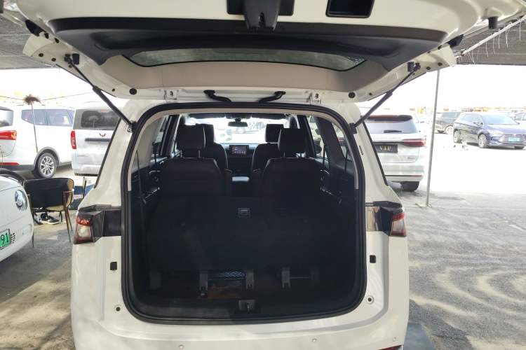Used Wuling Jiachen 2022 1.5T Manual Comfort & Dynamic Version Trunk
