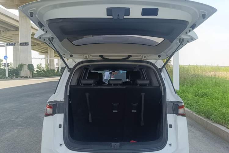 Used Wuling Jiachen 2022 1.5L Manual Light Comfort Edition Trunk