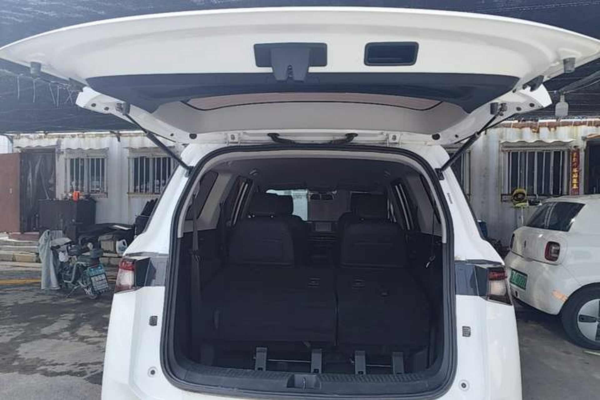 Used Wuling Jiachen 2022 1.5T Manual Light Enjoyment Dynamic Version Trunk
