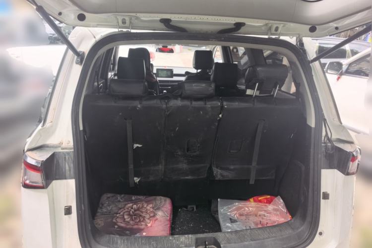 Used Wuling Jiachen 2022 1.5L Manual Light Comfort Edition Trunk