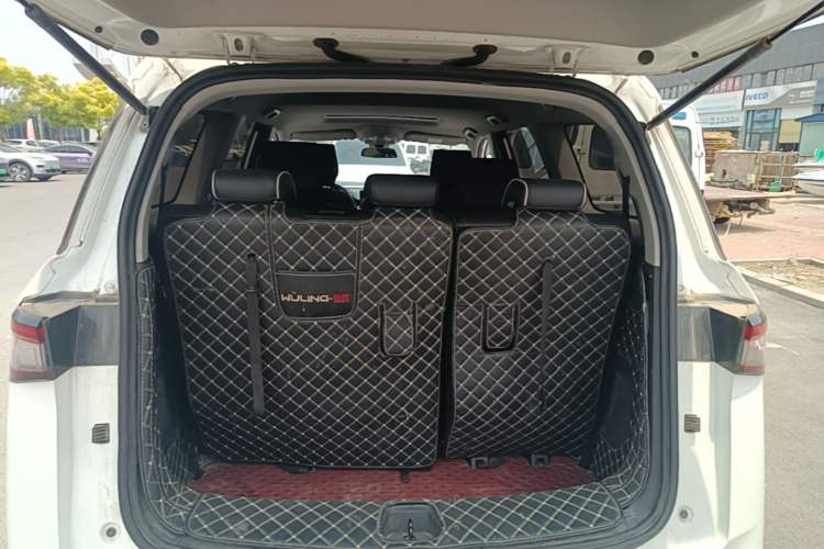 Used Wuling Jiachen 2022 1.5T CVT Deluxe Flagship Edition Trunk