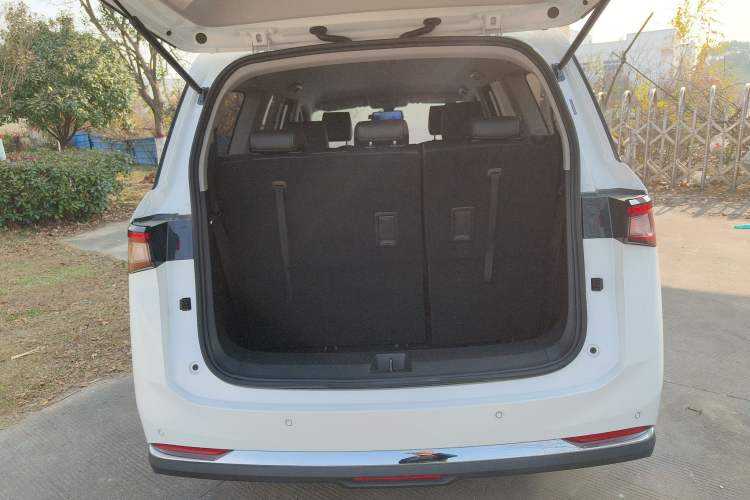 Used Wuling Jiachen 2022 1.5L Manual Comfort Edition Trunk