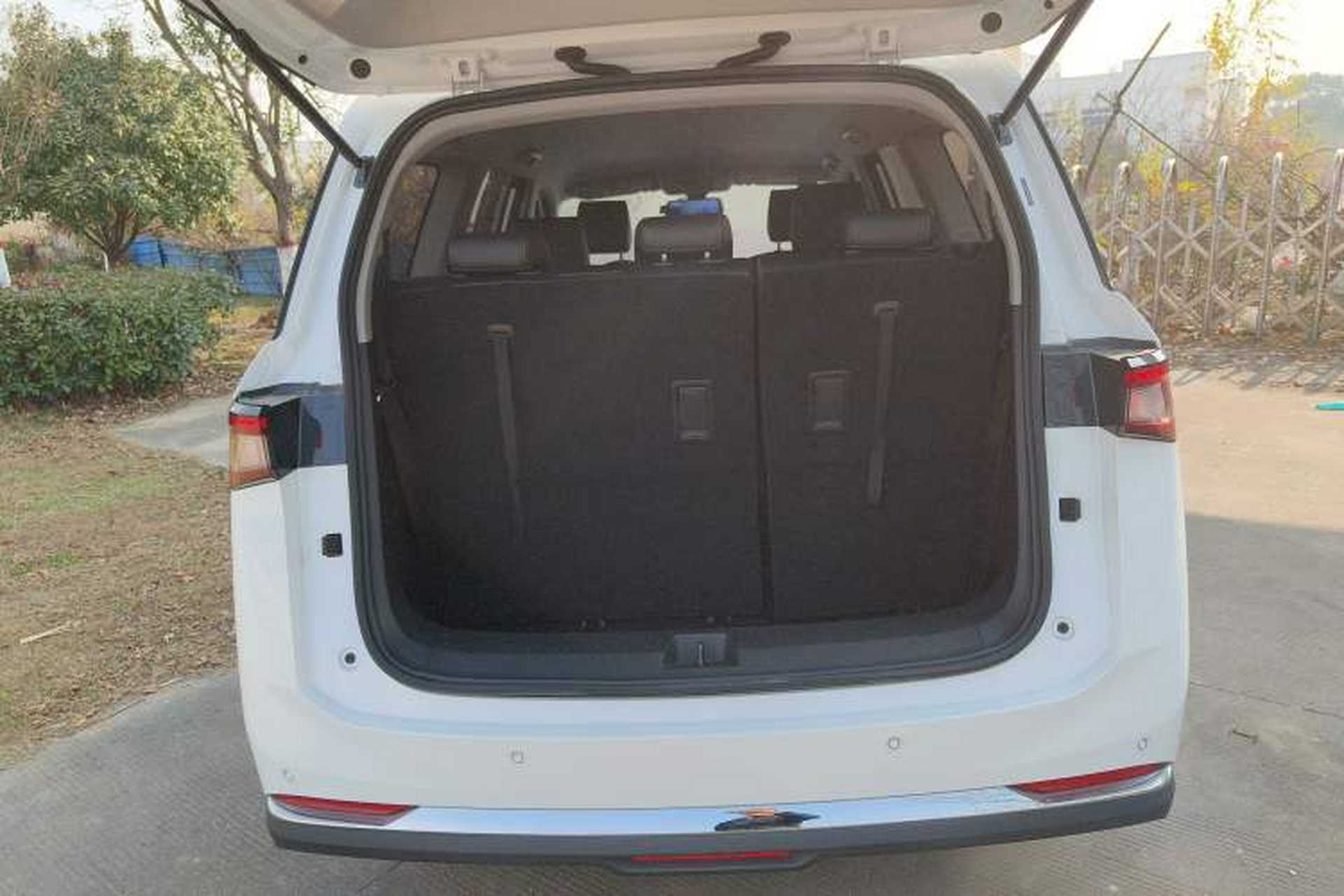 Used Wuling Jiachen 2022 1.5L Manual Comfort Edition Trunk