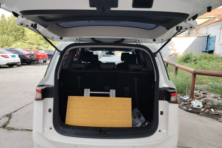 Used Wuling Jiachen 2022 1.5T CVT Smart Luxury Version Trunk