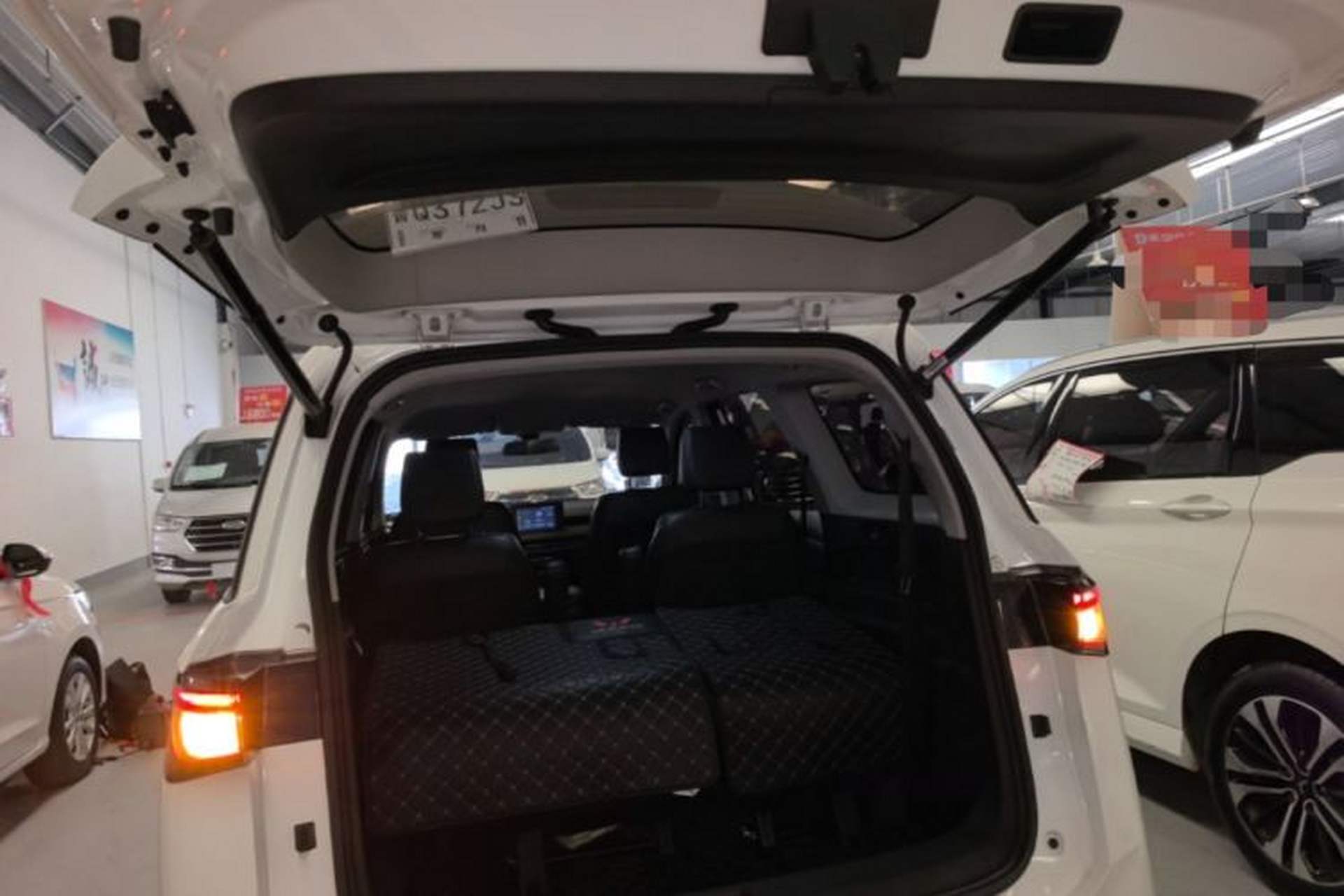 Used Wuling Jiachen 2022 1.5L Manual Light Comfort Edition Trunk