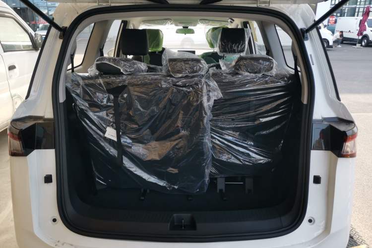 Used Wuling Jiachen 2022 1.5L Manual Comfort Edition Trunk