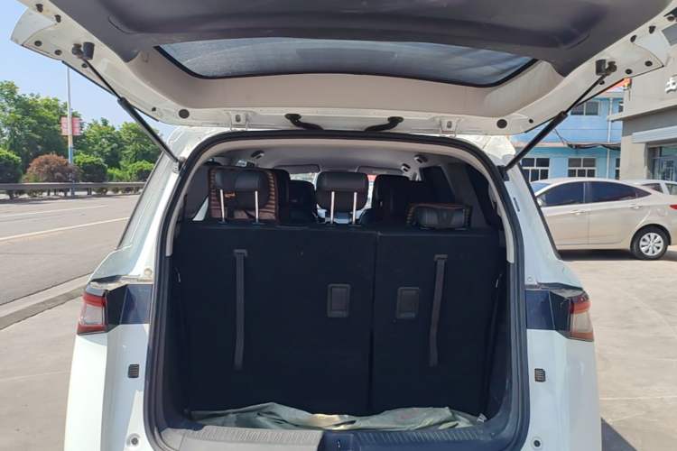 Used Wuling Jiachen 2022 1.5L Manual Comfort Edition Trunk