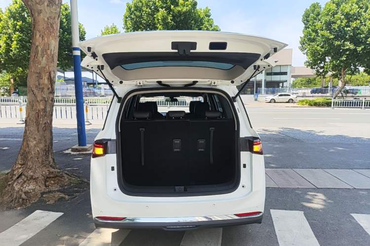 Used Wuling Jiachen 2022 1.5L Manual Light Comfort Edition Trunk