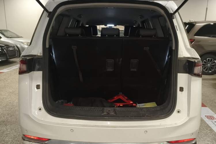 Used Wuling Jiachen 2022 1.5T Manual Comfort & Dynamic Version Trunk