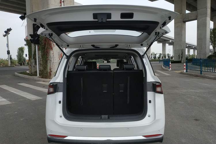 Used Wuling Jiachen 2022 1.5T CVT Deluxe Flagship Edition Trunk