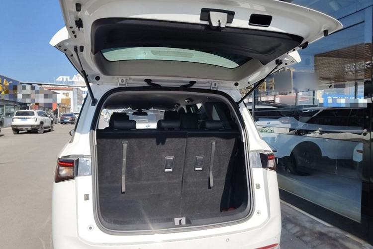 Used Wuling Jiachen 2022 1.5T Manual Light Enjoyment Dynamic Version Trunk