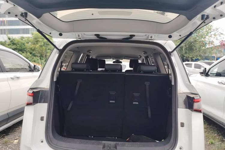 Used Wuling Jiachen 2022 1.5T CVT Smart Luxury Version Trunk