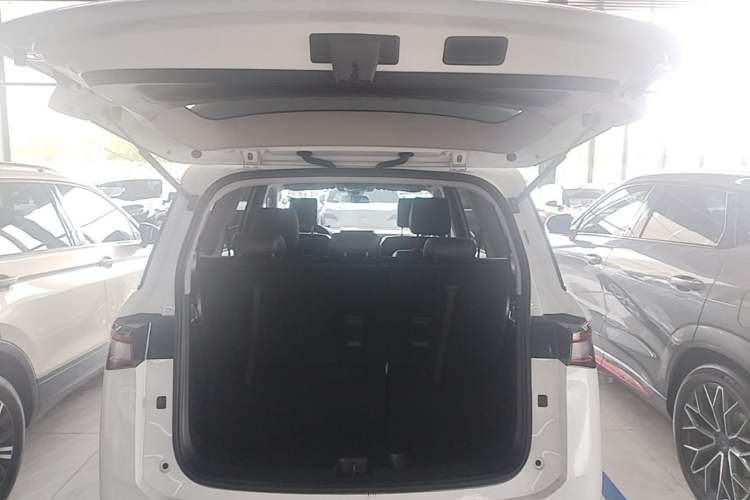 Used Wuling Jiachen 2022 1.5T CVT Smart Luxury Version Trunk