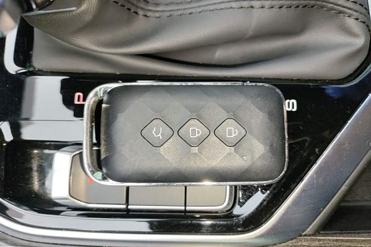 Used Wuling Jiachen 2022 1.5T CVT Smart Luxury Version Vehicle Key