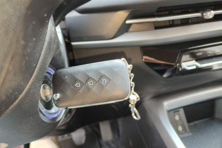 Used Wuling Jiachen 2022 1.5L Manual Comfort Edition Vehicle Key
