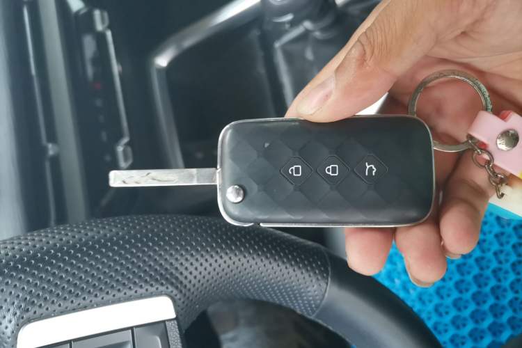 Used Wuling Jiachen 2022 1.5L Manual Comfort Edition Vehicle Key