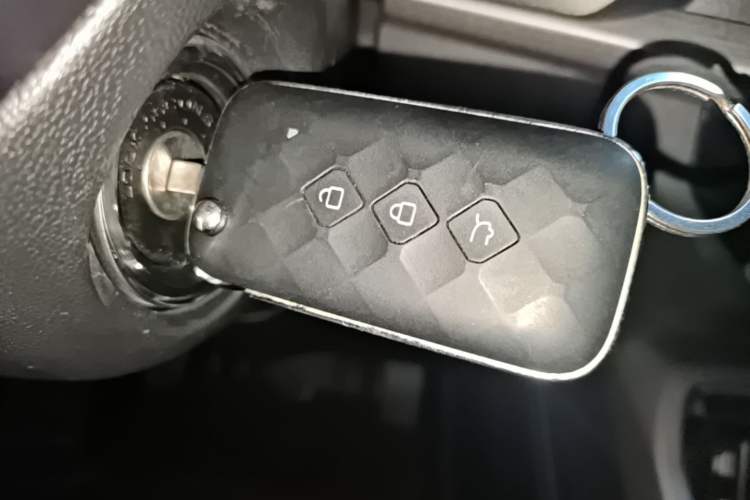 Used Wuling Jiachen 2022 1.5L Manual Comfort Edition Vehicle Key