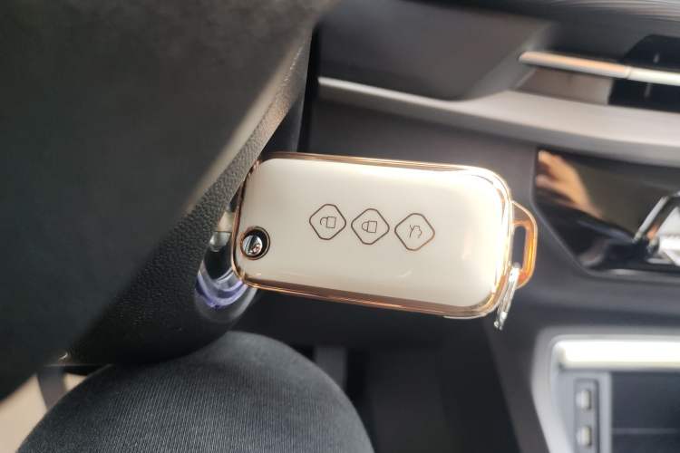 Used Wuling Jiachen 2022 1.5L Manual Comfort Edition Vehicle Key