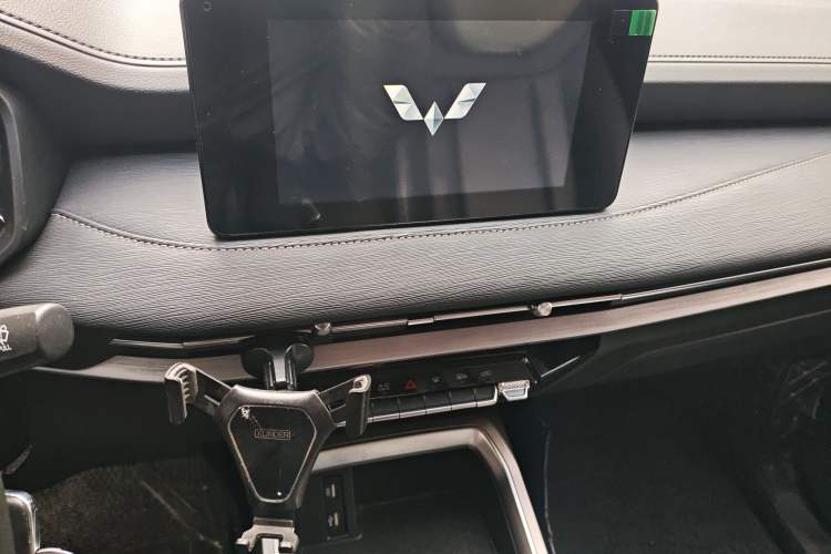 Used Wuling Jiachen 2022 1.5T Manual Light Enjoyment Dynamic Version Audio And AC Panel